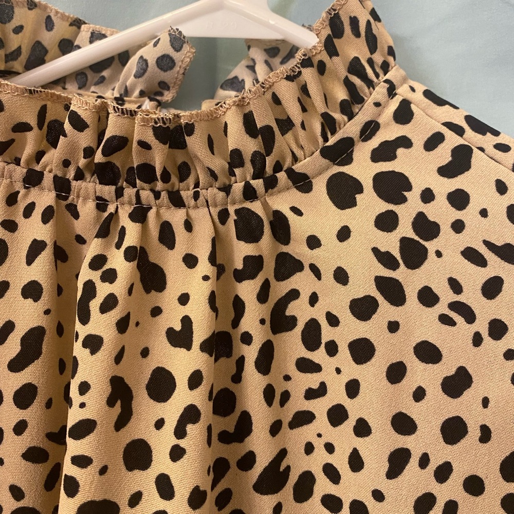 Angashion Leopard Print Ruffle Neck & Sleeves - Picture 3 of 6